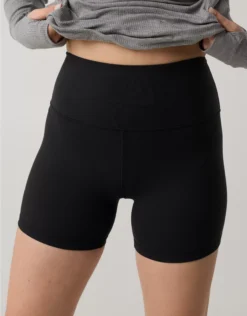 OFFLINE By Aerie The Hugger 5" Bike Short True Black