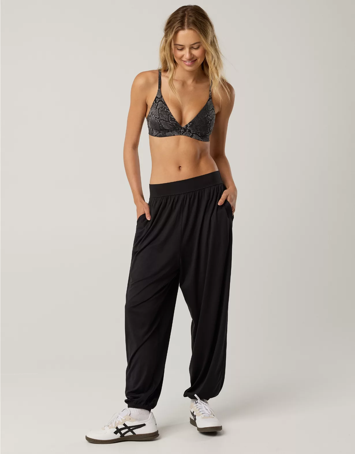 OFFLINE By Aerie The Hugger Go With The Flow Baggy Jogger True Black